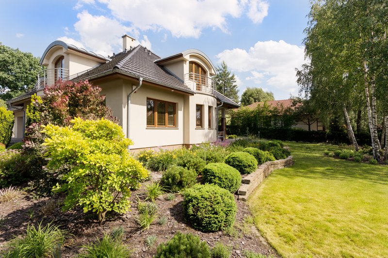 casa rustica con vista al jardin